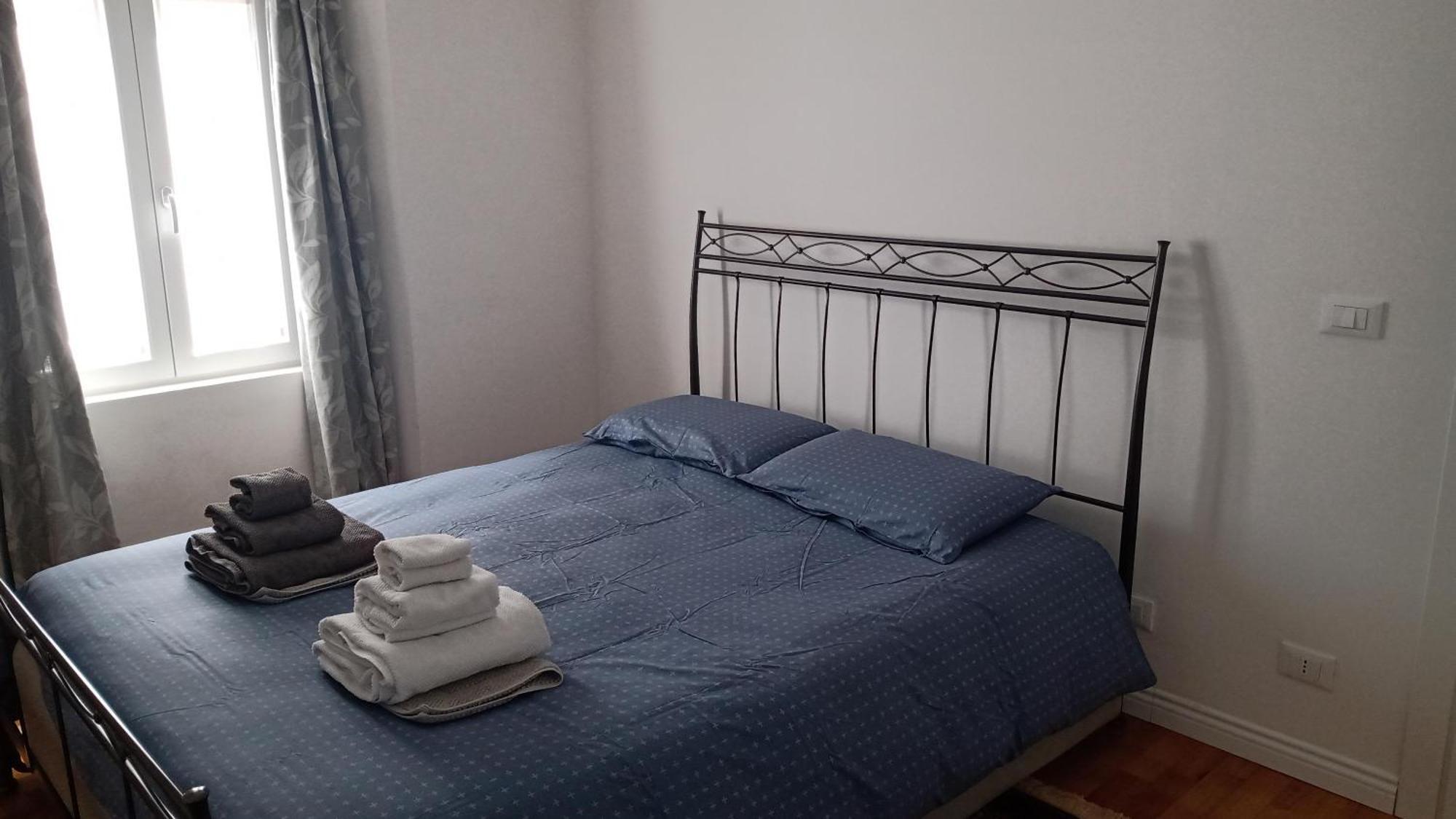Casa Renova, Intero Appartamento, 2 Camere, Max 4 Ospiti, Trieste Zona Storica Exterior foto